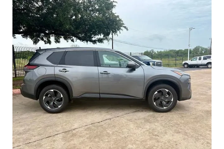 $25774 : Nissan Rogue 2025 AWD SV 4dr image 2