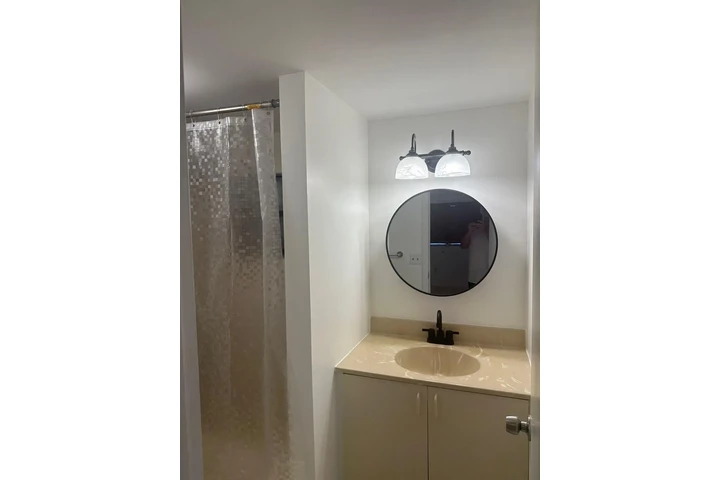 $1550 : Rentó Efficency image 4