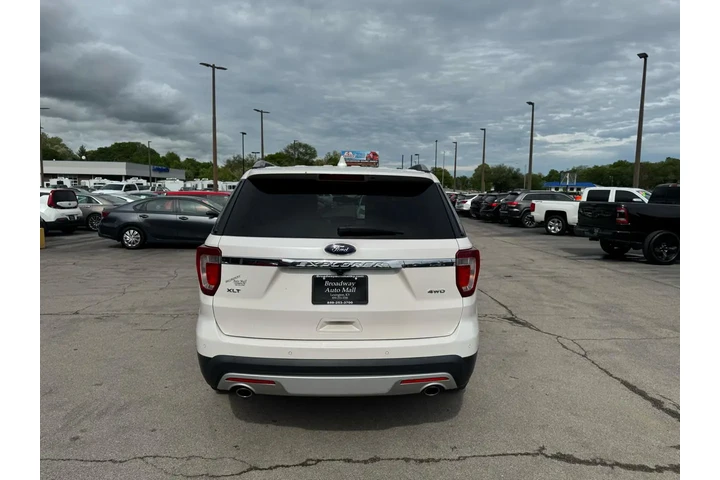 2016 Explorer 4WD 4dr XLT image 3
