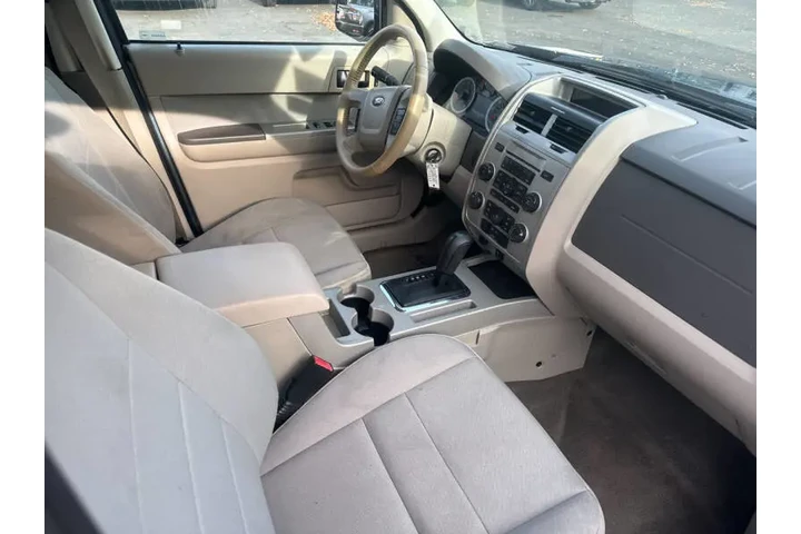2010 Escape XLT image 7