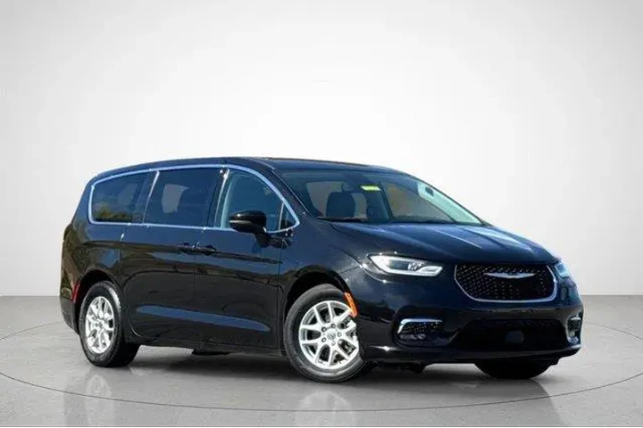 $20318 : Chrysler Pacifica 2023 Touri image 2