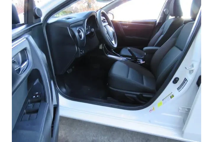 $15599 : 2018 Corolla LE image 5