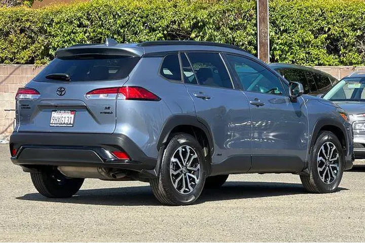 $28890 : Toyota Corolla Cross Hybrid image 5