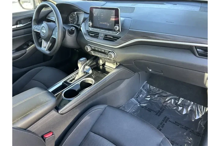 $17033 : Nissan Altima 2023 2.5 SV 4d image 8