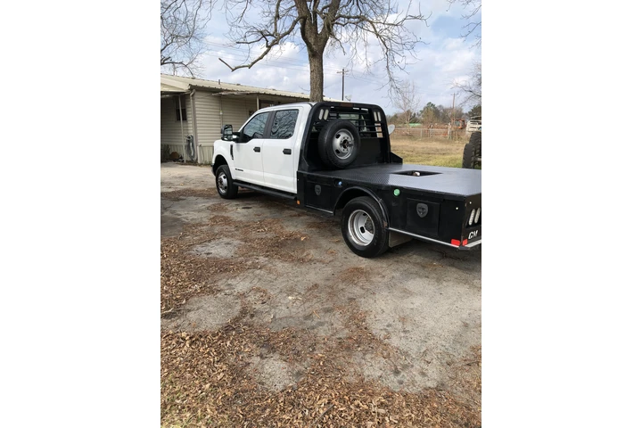 $38433 : 1FD8W3HT1JEC26839 image 3