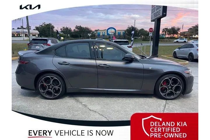 $33800 : Alfa Romeo Giulia 2024 Ti 4d image 7