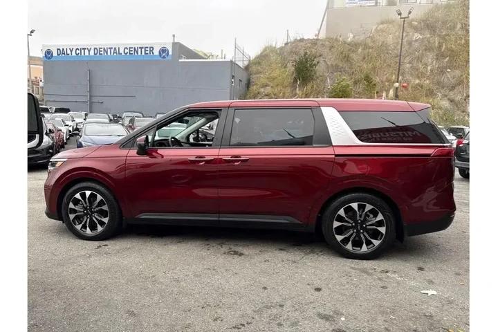 $33388 : Kia Carnival 2023 EX 4dr Min image 5