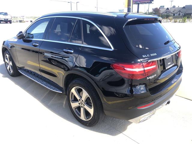 $38970 : 2019 GLC 300 4MATIC SUV I-4 c image 2