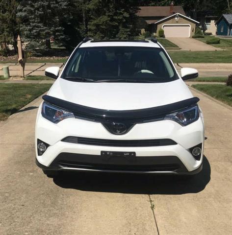 $15000 : 2018 Toyota RAV-4 XLE image 1