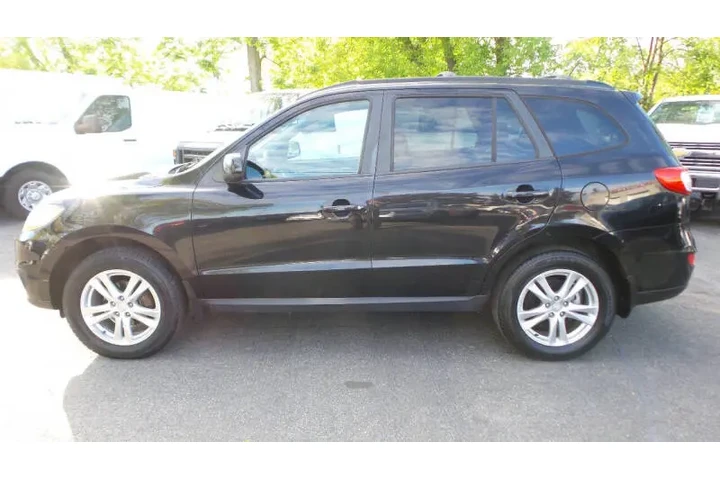 $7900 : 2011 Santa Fe SE image 5