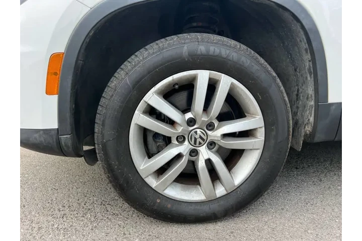 $6500 : 2013 Tiguan S 4Motion image 5