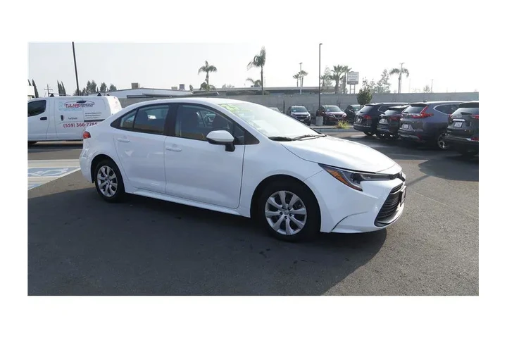 $22250 : 2025 Corolla LE image 4