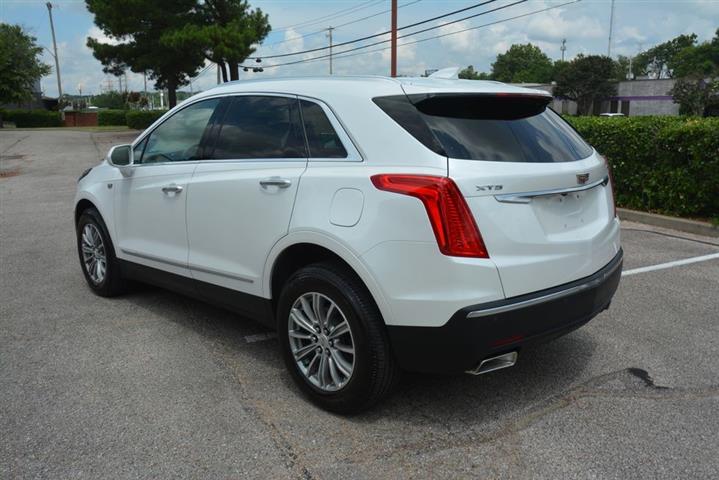 2017 XT5 Luxury image 10