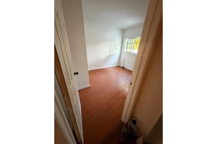 $728 : Buena área image 3