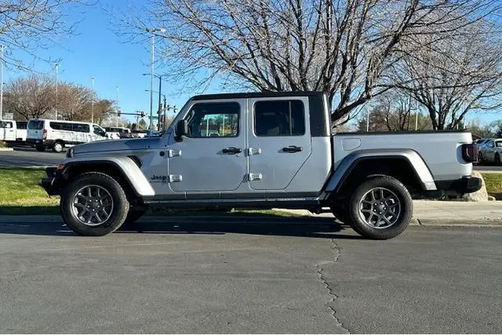 $26995 : Jeep Gladiator 2020 4x4 Spor image 5