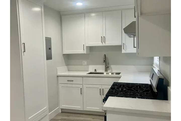 $1400 : beautiful 1BD 1BTH Available image 3