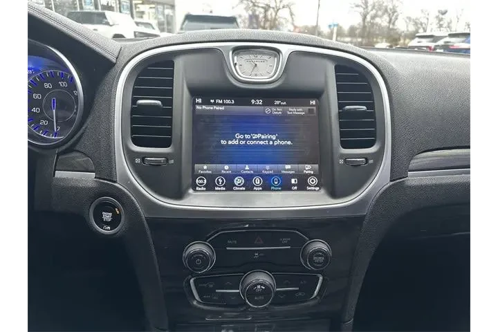 $17000 : Chrysler 300 2018 AWD Tourin image 3