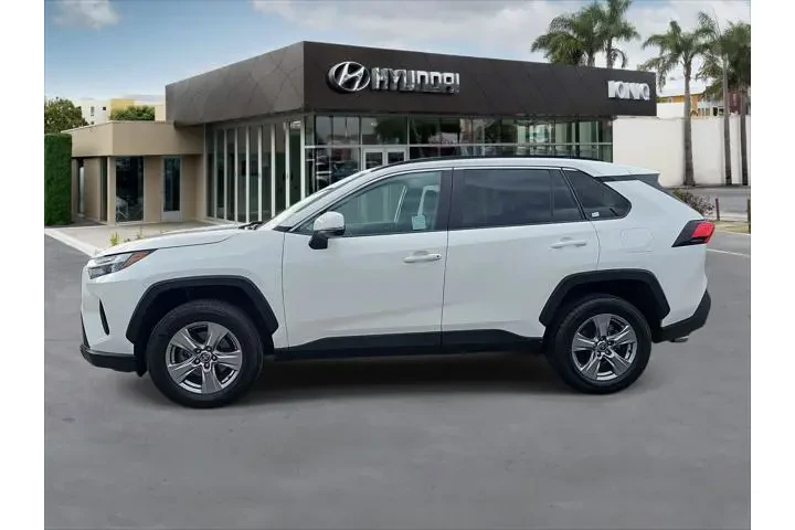 $30843 : Toyota RAV4 2023 AWD XLE 4dr image 6