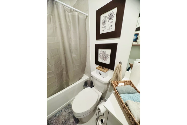 $900 : SE RENTA HABITACION AMOBLADA! image 7