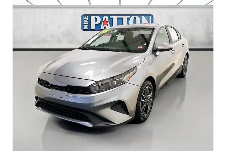 $16944 : Kia Forte 2023 LXS 4dr Sedan image 3