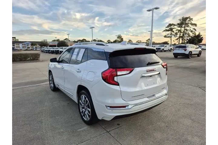 $29784 : GMC Terrain 2024 AWD Denali image 5
