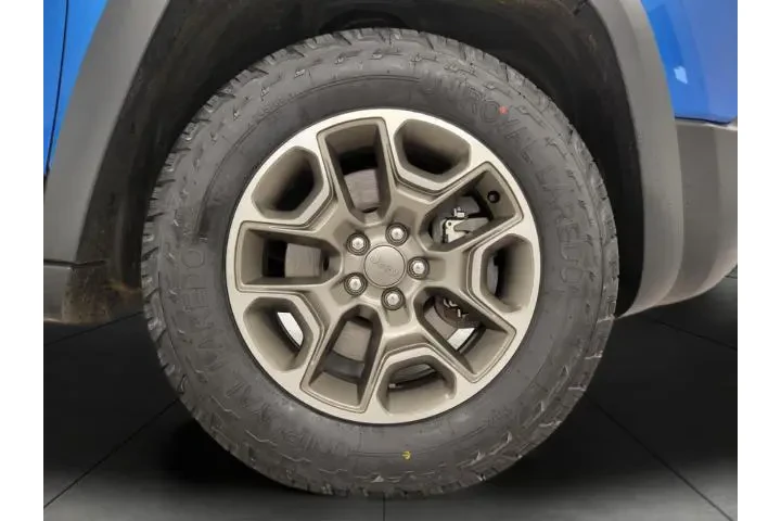 $21725 : Jeep Cherokee 2020 4x4 Trail image 3