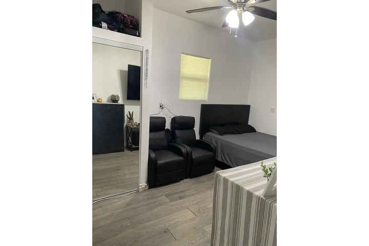 $1800 : 1Bedroom Apartment Riverside image 6