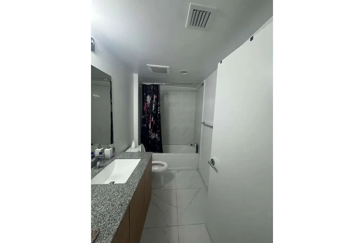 $1400 : Renta de habitación privada image 2