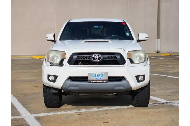$22233 : Toyota Tacoma 2015 4x4 V6 4d image 2