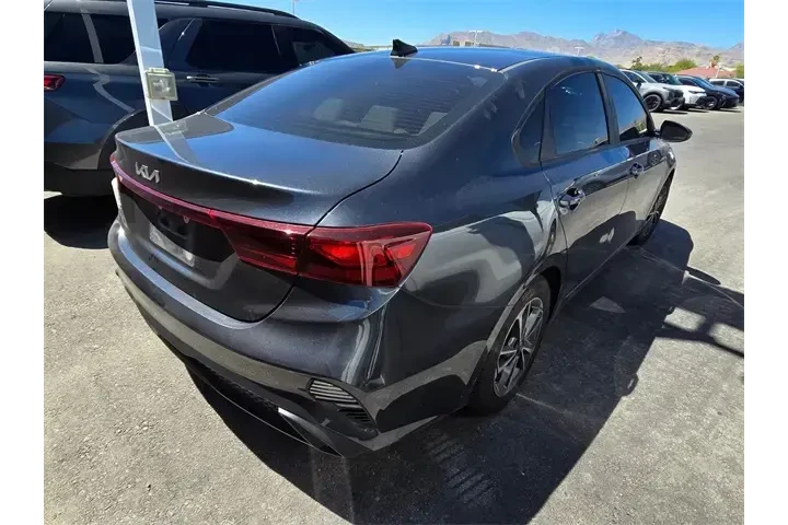 $16988 : Kia Forte 2023 LXS 4dr Sedan image 4