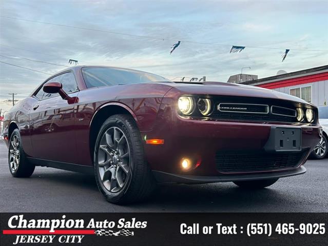 Used 2017 Challenger GT Coupe image 4