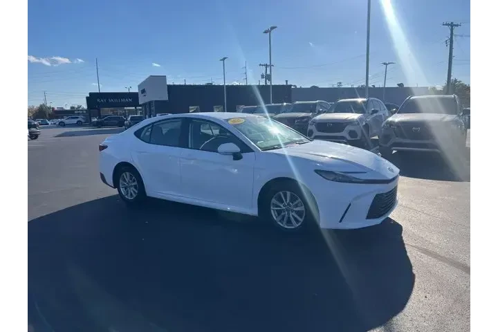 $25980 : Toyota Camry 2025 LE 4dr Sed image 2