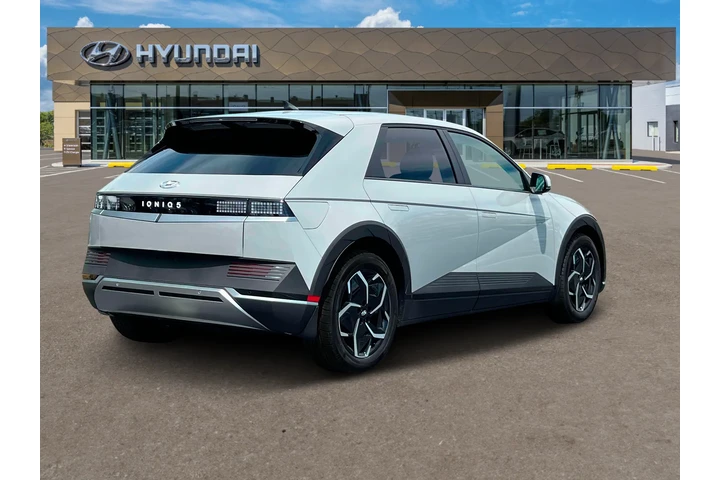 $26970 : Hyundai IONIQ 5 2024 SEL 4dr image 6