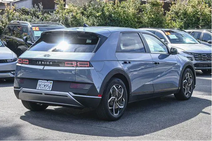 $22000 : Hyundai IONIQ 5 2023 SEL 4dr image 4