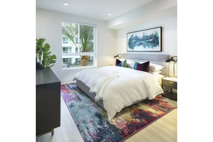 $1270 : Mia Castle image 2