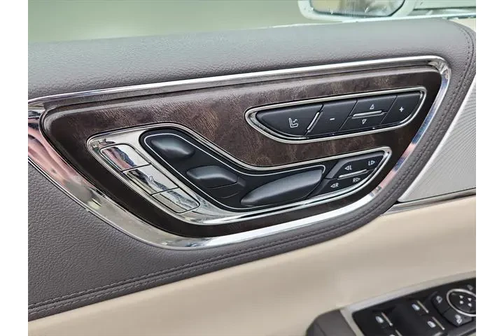 $32966 : Lincoln Continental 2020 AWD image 10