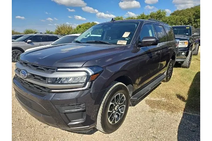 $39980 : Ford Expedition 2024 4x4 XLT image 1
