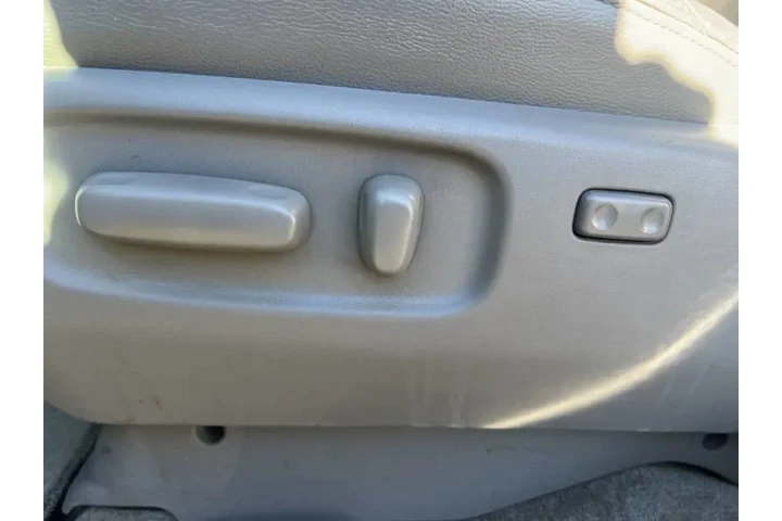 $10900 : 2010 Sienna XLE Limited image 10