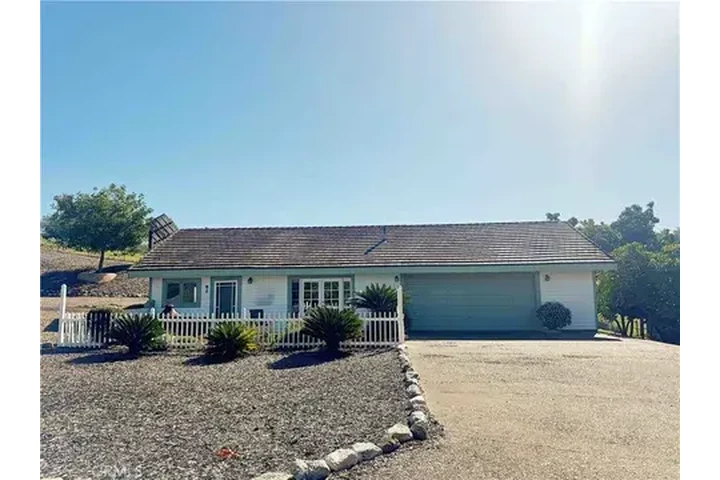 $1000 : Move in ready home image 3