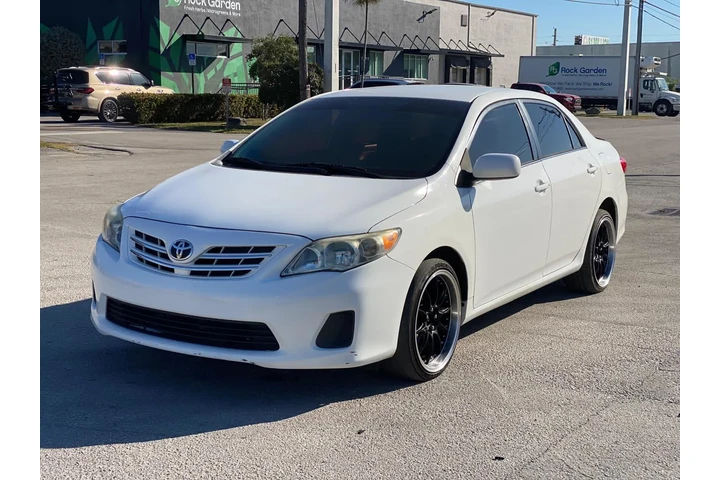 $5699 : Corolla 2013 image 9