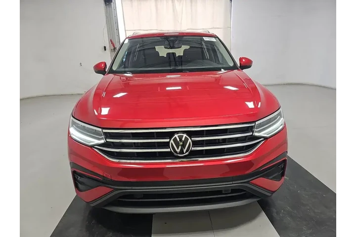 $22493 : Volkswagen Tiguan 2023 SE 4d image 2