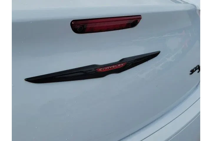 $26990 : Chrysler 300 2023 S V6 4dr S image 9