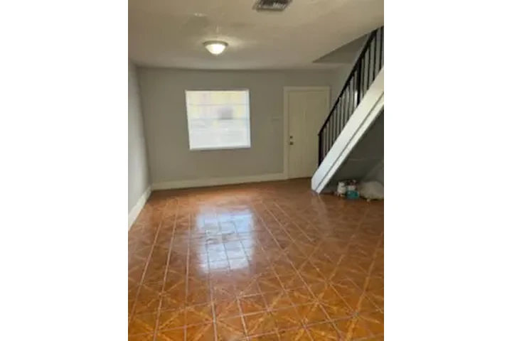 $2 : Se renta town house image 8