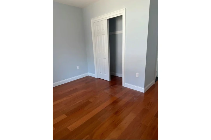 $2700 : 2 bedroom in college point image 2