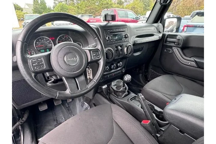$16000 : Jeep Wrangler 2016 4x4 Sport image 5