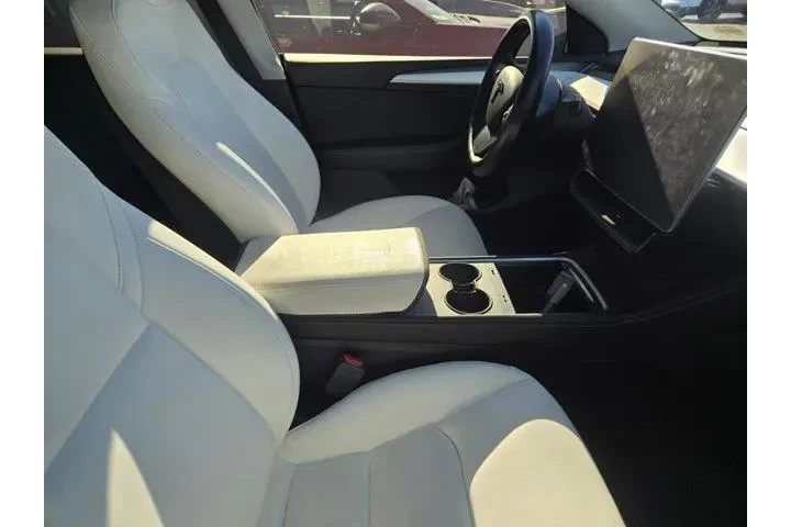 $31991 : Tesla Model Y 2023 AWD Long image 3