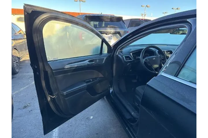 $13847 : Ford Fusion 2017 SE 4dr Seda image 4