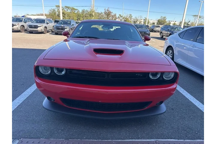$27132 : Dodge Challenger 2019 R/T 2d image 2