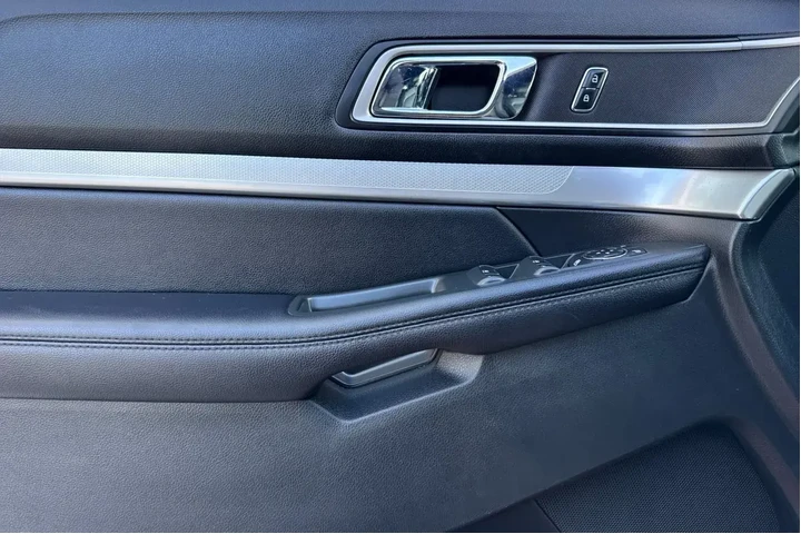 Ford Explorer 2017 XLT 4dr S image 10