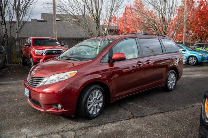 $13995 : 2011 Sienna XLE 7-Passenger image 5